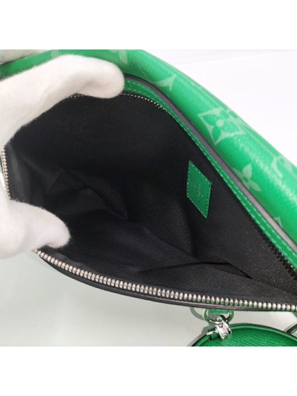 Louis Vuitton Duo Sling Bag Taigarama Monogram Green - Picture 9 of 9